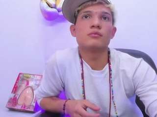 stronger-boy webcam model stream image