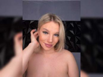 LYALYAtop webcam model stream image