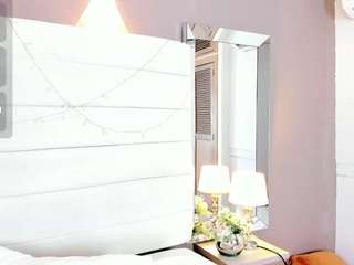 lilly-19 webcam model stream image