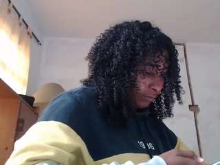 yohatinelly webcam model stream image