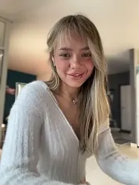 Kylie_Desire webcam stripchat model stream image