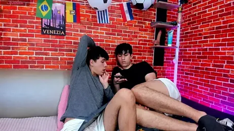 Hoot_boyss_ webcam model stream image