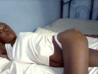 Curvypetite webcam bongacams model stream image