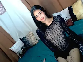 Emeraldsamara_ webcam model stream image