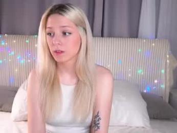 peek_in_my_window webcam model stream image