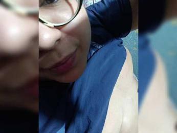 VikiBlanes webcam model stream image