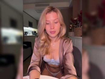 sweetpeach77 webcam bongacams model stream image