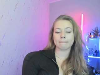 holly95love webcam camsoda model stream image