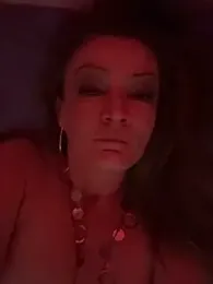 gabi-milf webcam stripchat model stream image