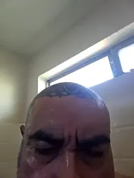 B1GLO webcam model stream image