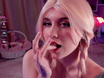 HoneyCherry webcam model stream image