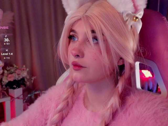 HoneyCherry webcam model stream image