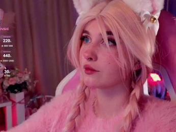 HoneyCherry webcam model stream image