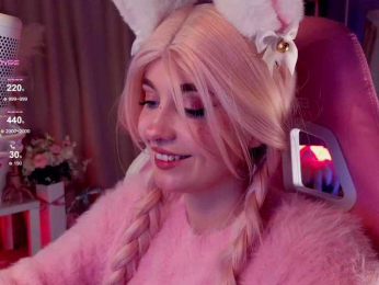 HoneyCherry webcam model stream image