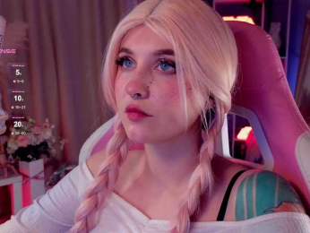 HoneyCherry webcam model stream image