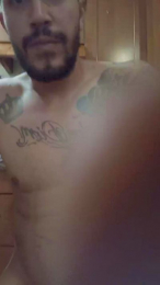 Cloeyadrian webcam model stream image