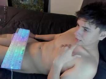 _broken_47 webcam model stream image