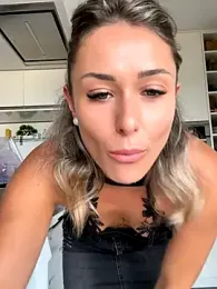 petrouchkaaa_ webcam stripchat model stream image