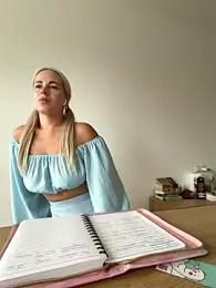 streetdoll webcam model stream image