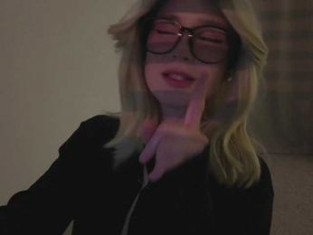 Maddison webcam model stream image