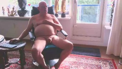 Exhib070 webcam model stream image