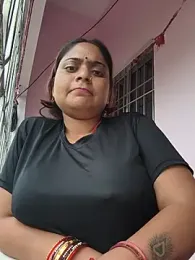 Aanushaka webcam stripchat model stream image