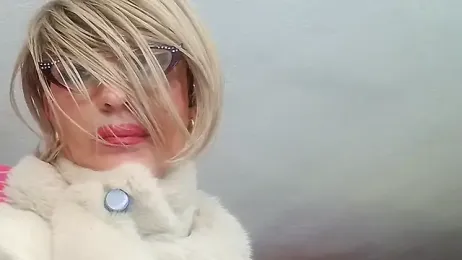 LadyOxana webcam model stream image