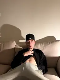 MikesWood21 webcam model stream image