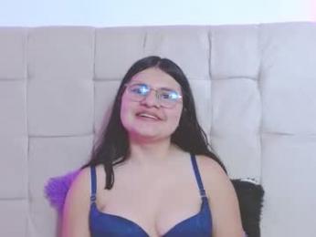 mckennahot303av webcam model stream image