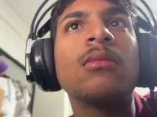 yourmoonbeb webcam model stream image