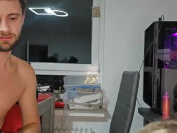 julia_official webcam model stream image