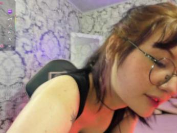 LEAH-TAY webcam bongacams model stream image