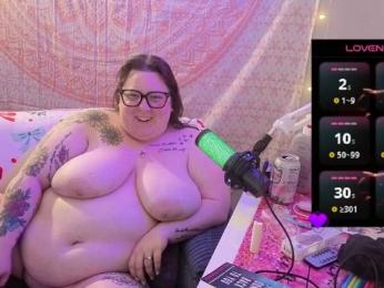 Kinkybell webcam bongacams model stream image