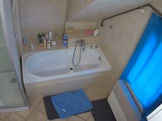 voyeurcam-julmodels-bath-2nd-1 webcam model stream image