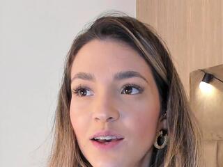 Clara Delmar webcam model stream image