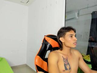 Kenshi Roa webcam model stream image