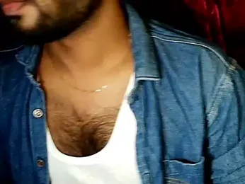 RuvoxXneXo webcam model stream image