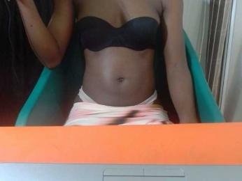 Juicynplum webcam model stream image