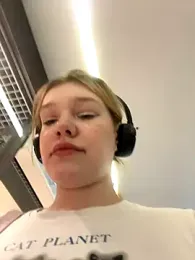 Honey___Hot webcam model stream image