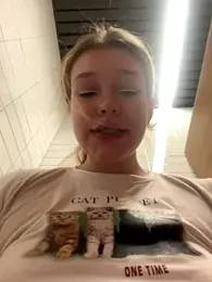 Honey___Hot webcam model stream image