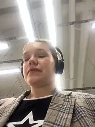 Honey___Hot webcam model stream image