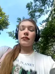 Honey___Hot webcam model stream image