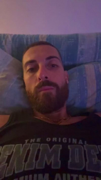 2bfriendz webcam model stream image