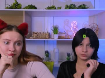 mila_glow webcam model stream image