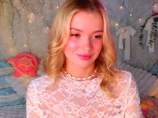 Lily Rooney webcam model stream image