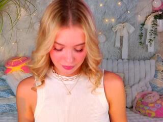 Lily Rooney webcam model stream image