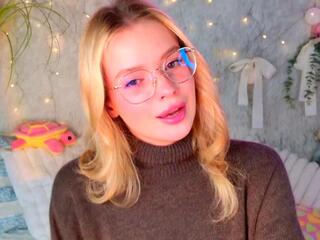 Lily Rooney webcam model stream image