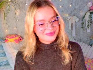 Lily Rooney webcam model stream image