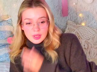 Lily Rooney webcam model stream image