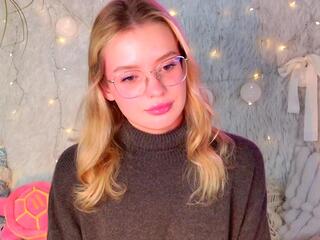 Lily Rooney webcam model stream image